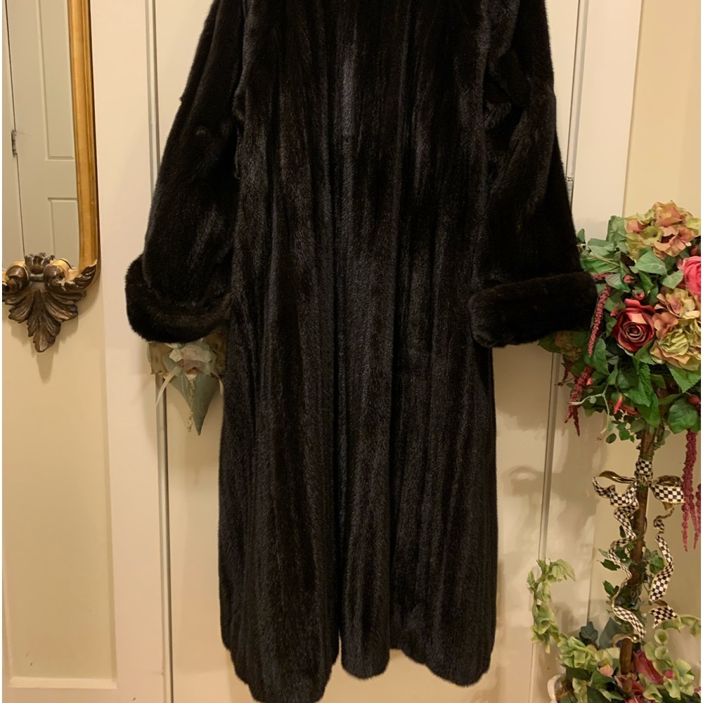 Don’t pass up this deal for the beautiful VALENTINO full length mink coat!!!!